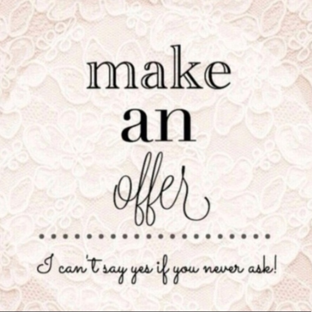 All reasonable offers considered! 🛍